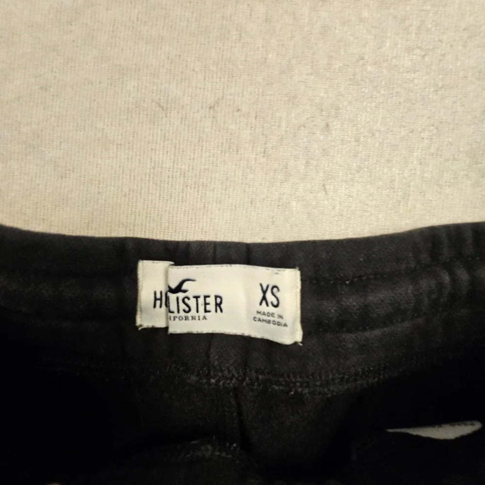 Hollister Mens XS Black Fleece Sweat Shorts Embroidered Logo Casual Lounge Gym